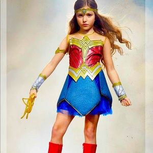 New in packaging Wonder Woman costume size 8/10